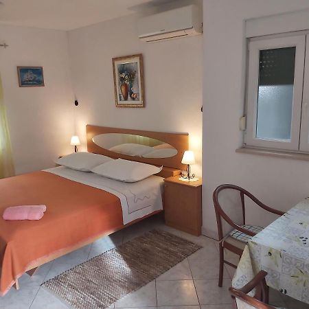 Seaside Apartment For 2 P Трогир Екстериор снимка