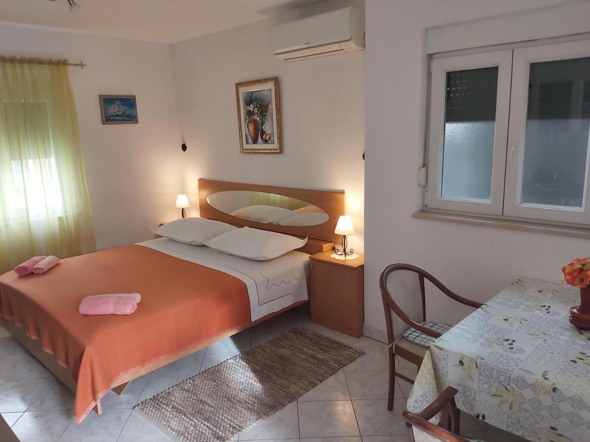 Seaside Apartment For 2 P Трогир Екстериор снимка