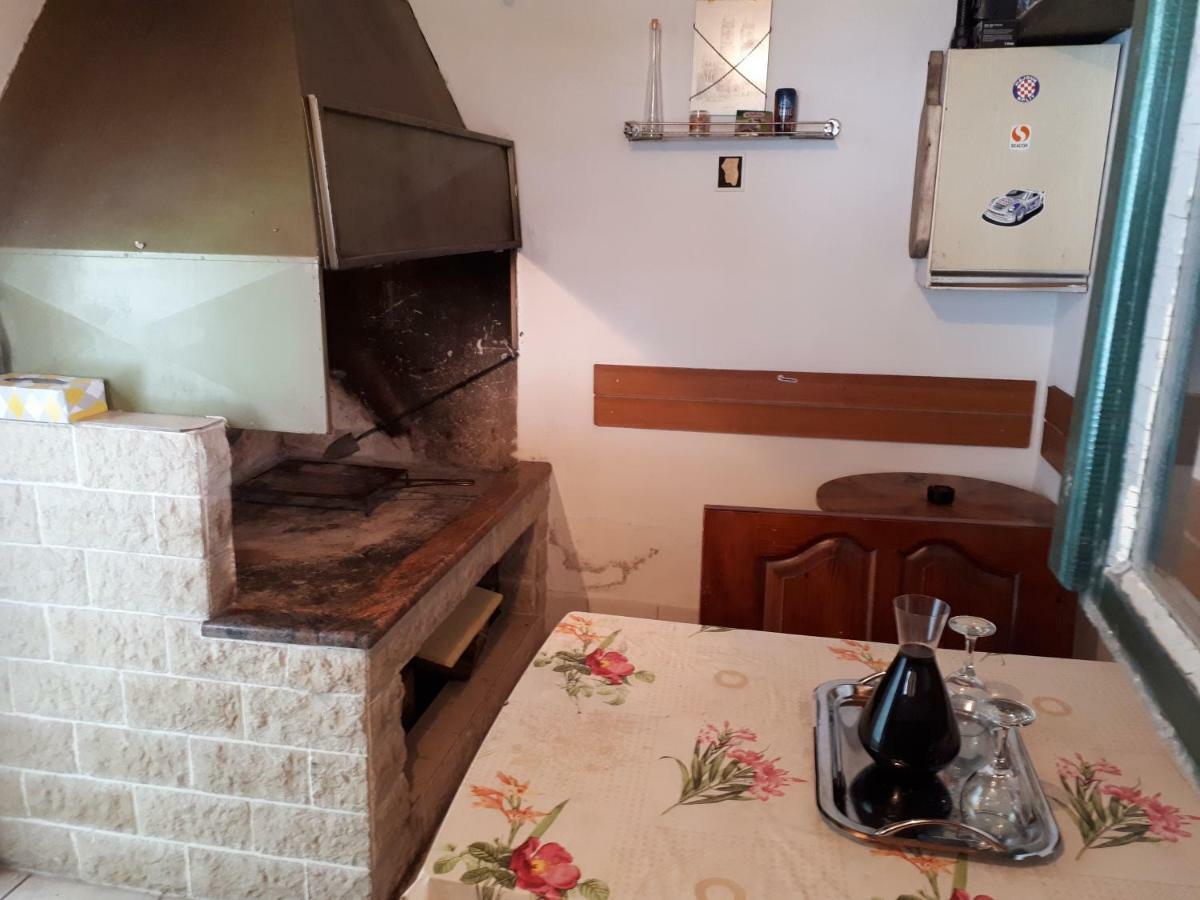 Seaside Apartment For 2 P Трогир Екстериор снимка