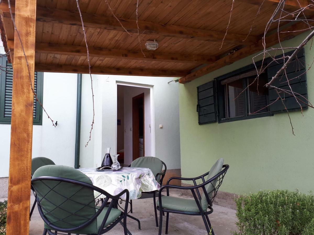 Seaside Apartment For 2 P Трогир Екстериор снимка